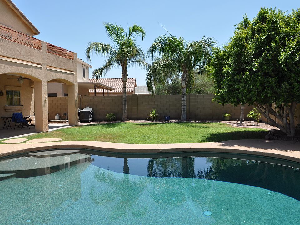 Large Pebble Tech Pool