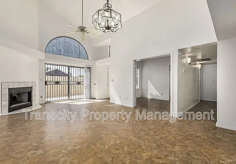 1111 W Summit Pl #24 — Photo 3