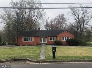 206 Country Ln, Mount Laurel, NJ 08054