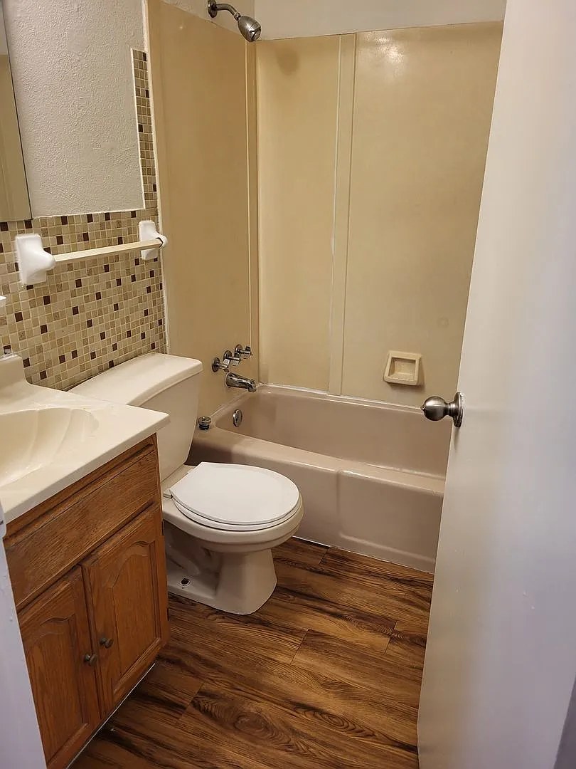Yorktowne Apartments — Photo 4