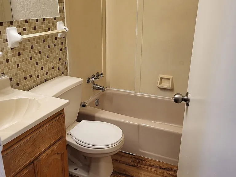 Yorktowne Apartments — Photo 26