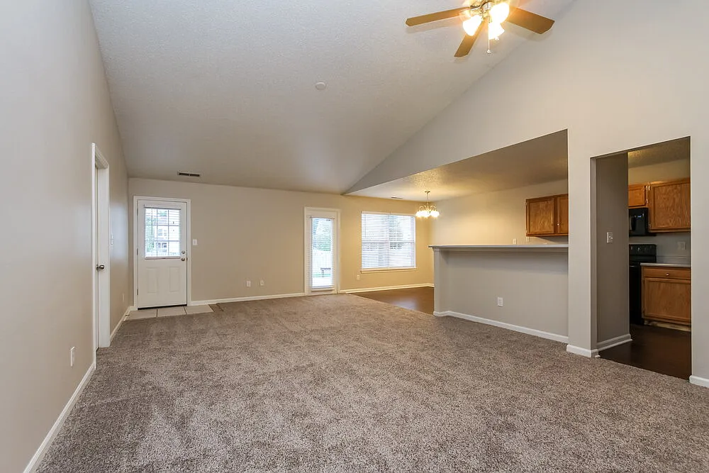 3 bed, 2.0 bath, 1444 sqft, $3,070 — Photo 2