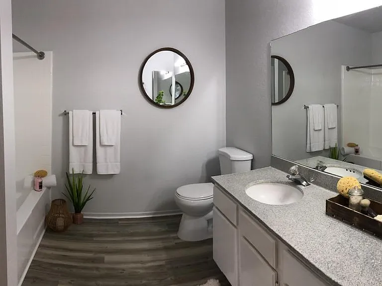 Goodmanor Apartments — Photo 11