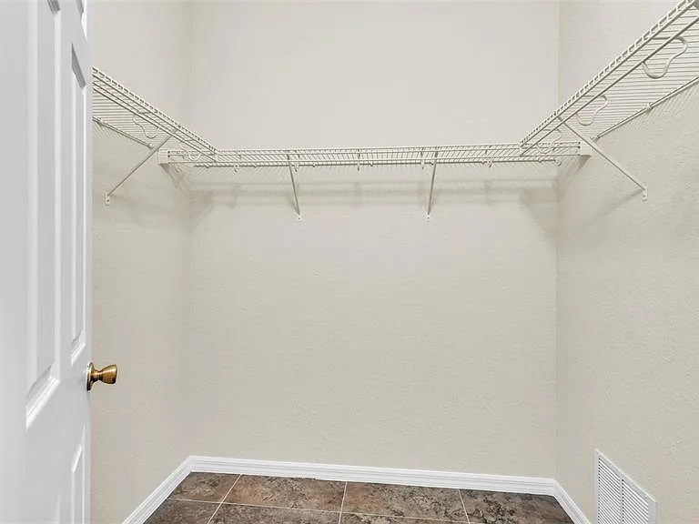 2889 Seymore St — Photo 13