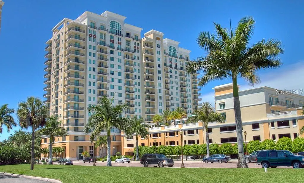 1 bed, 1.5 bath, 1070 sqft, $5,200 — Photo 2