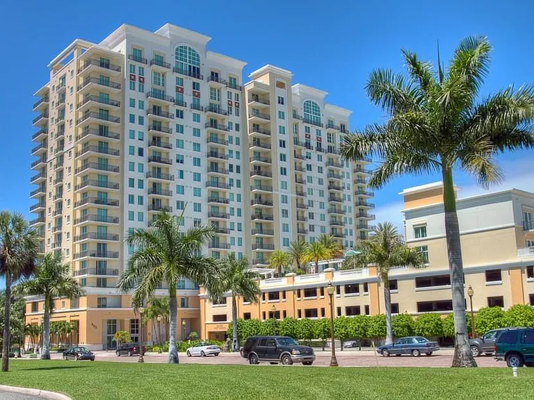 800 N Tamiami Trl #905 — Photo 2
