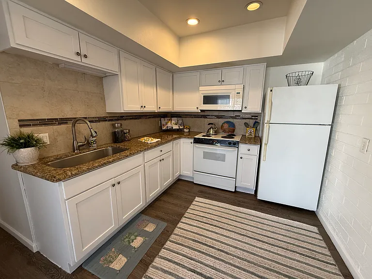 524 W Malibu Dr #4 — Photo 6