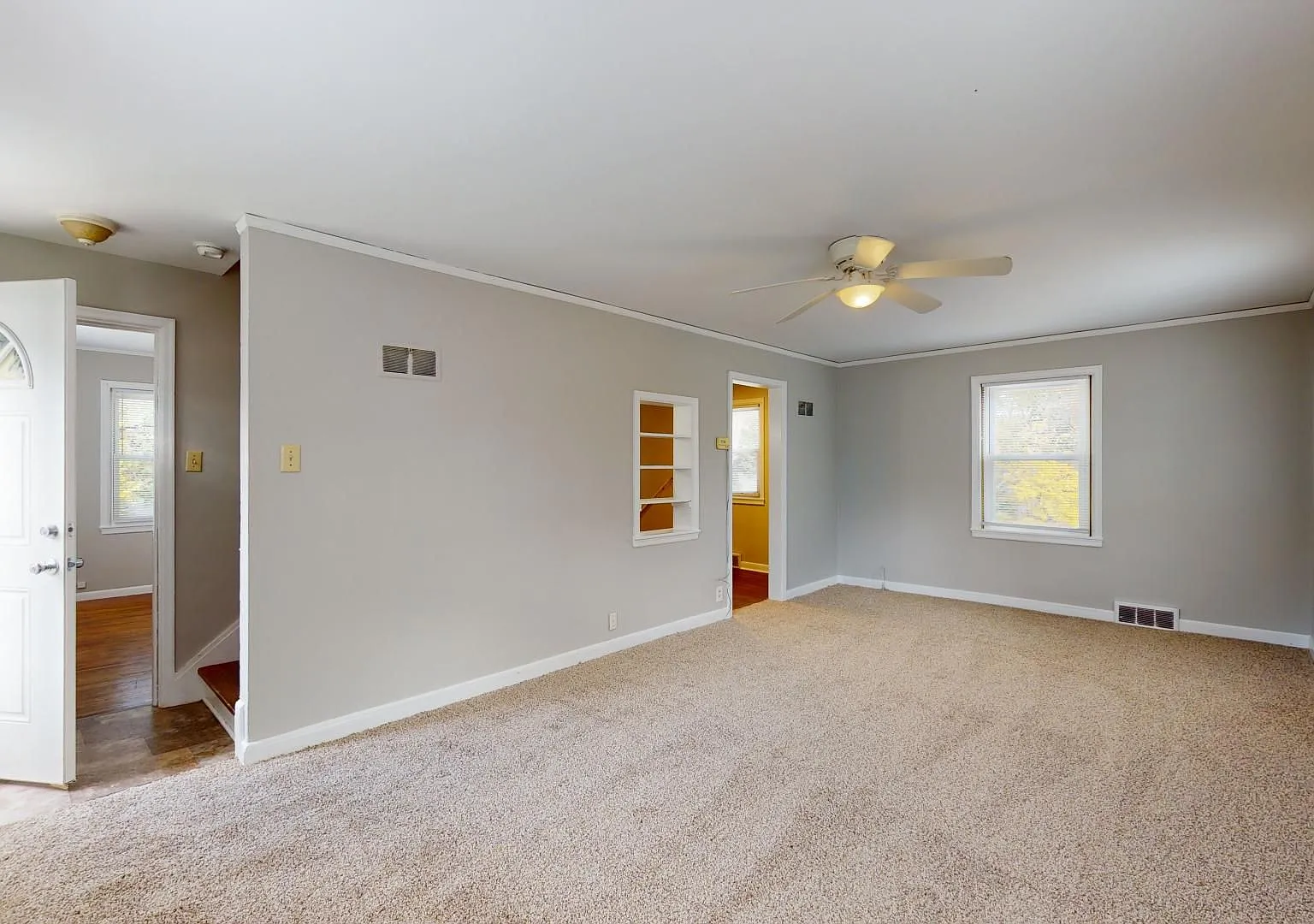 Available Now! Spacious 4 Bedroom House Near Campus — Photo 4