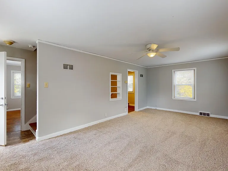 3121 Lincoln Way — Photo 4