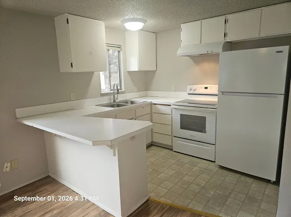 1260 NE Purcell Blvd APT 22, Bend, OR 97701