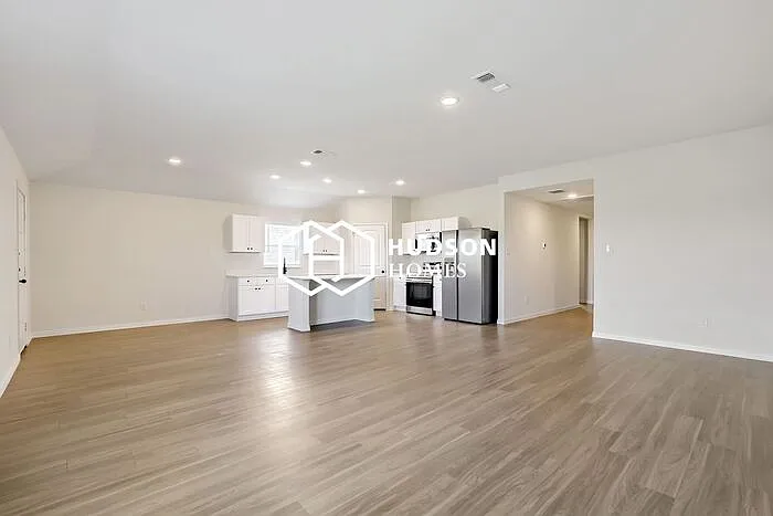 3 bed, 2.0 bath, 1600 sqft, $1,549 — Photo 4