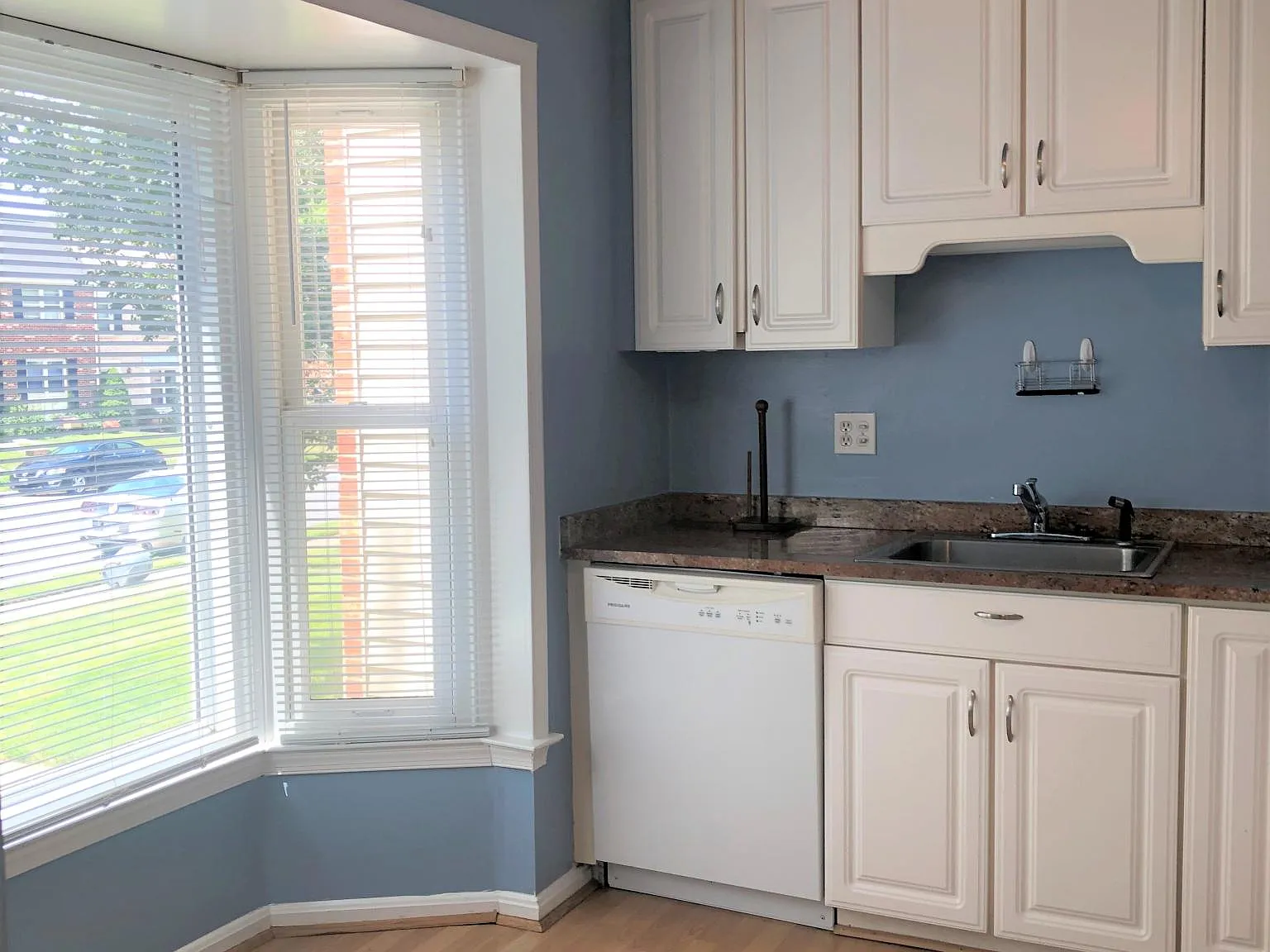 3 bed, 3.5 bath, 1600 sqft, $3,100 — Photo 3