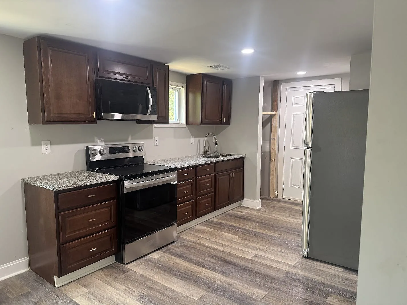 2032 Lowe Street - B — Photo 2