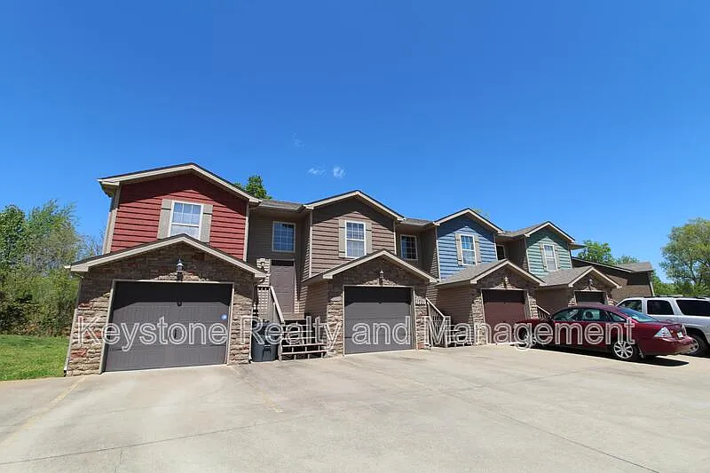 3 bed, 2.0 bath, 1105 sqft, $1,295 — Photo 1