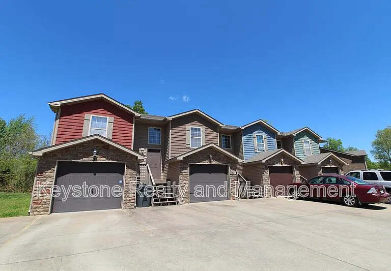 1721 Thistlewood Dr #B — Photo 1