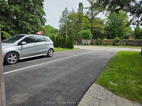 3rd image of 143 Avenue Rd