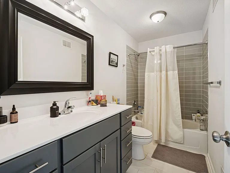 2449 Lyndale Ave S — Photo 12