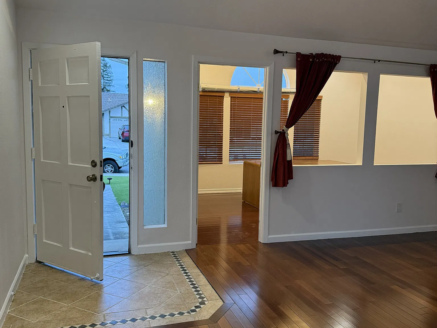 3 bed, 1518 sqft, $4,400 — Photo 2