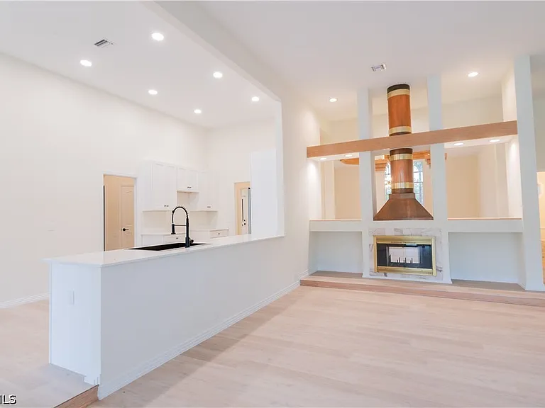15200 Sweetwater Ct — Photo 11