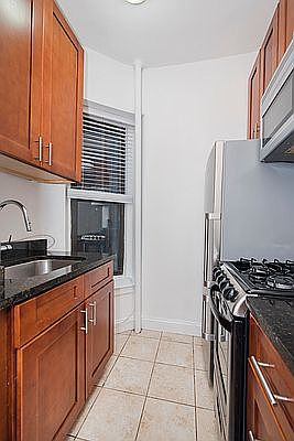 3rd image of 36 Morton St APT 1B