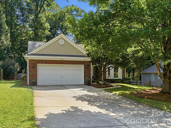 3rd image of 1636 Heather Glen Rd