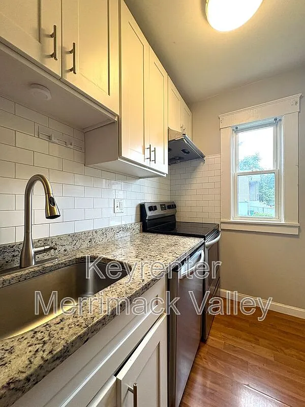 2 bed, 1.0 bath, 840 sqft, $2,085 — Photo 2