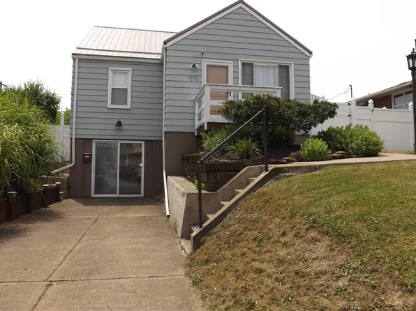 1318 Carlisle St, Natrona Heights, PA 15065