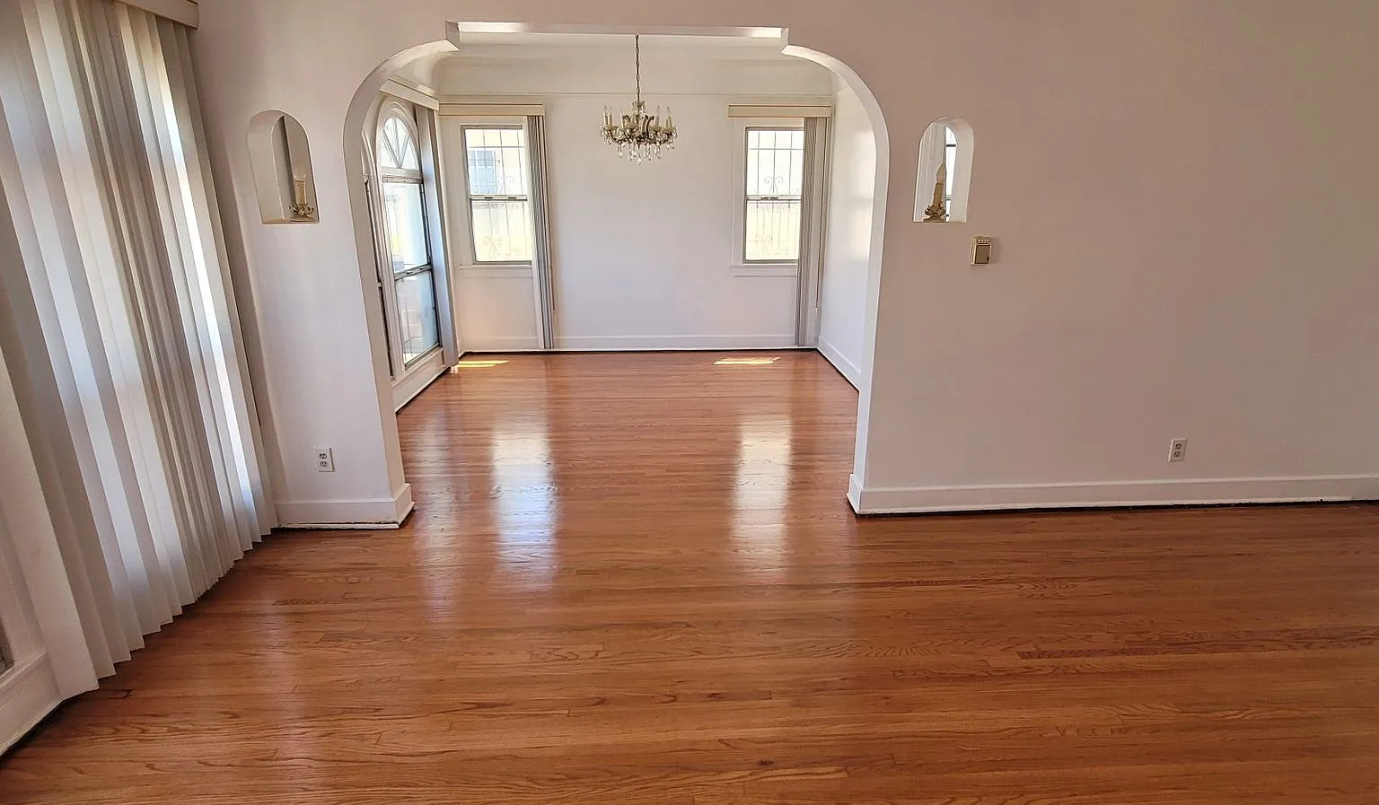 3 Bed 1 bath Single Family Home — Photo 2