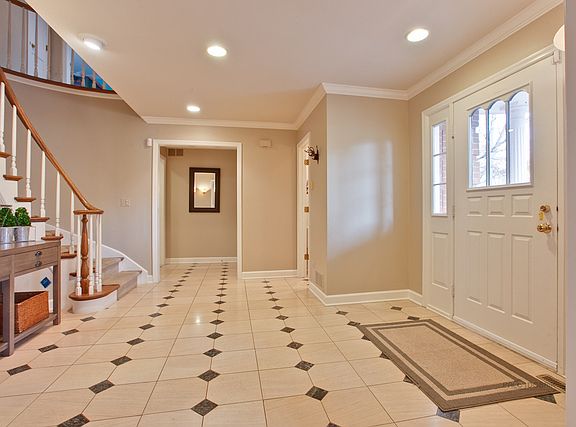 2nd image of 630 Kathryn Ct