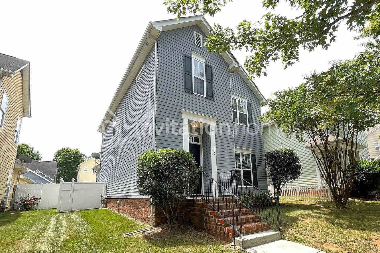 110 E Decatur Ave Mooresville, NC 28117 — Photo 1