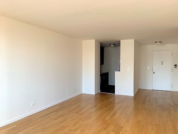 4th image of 300 Mercer St APT 17K