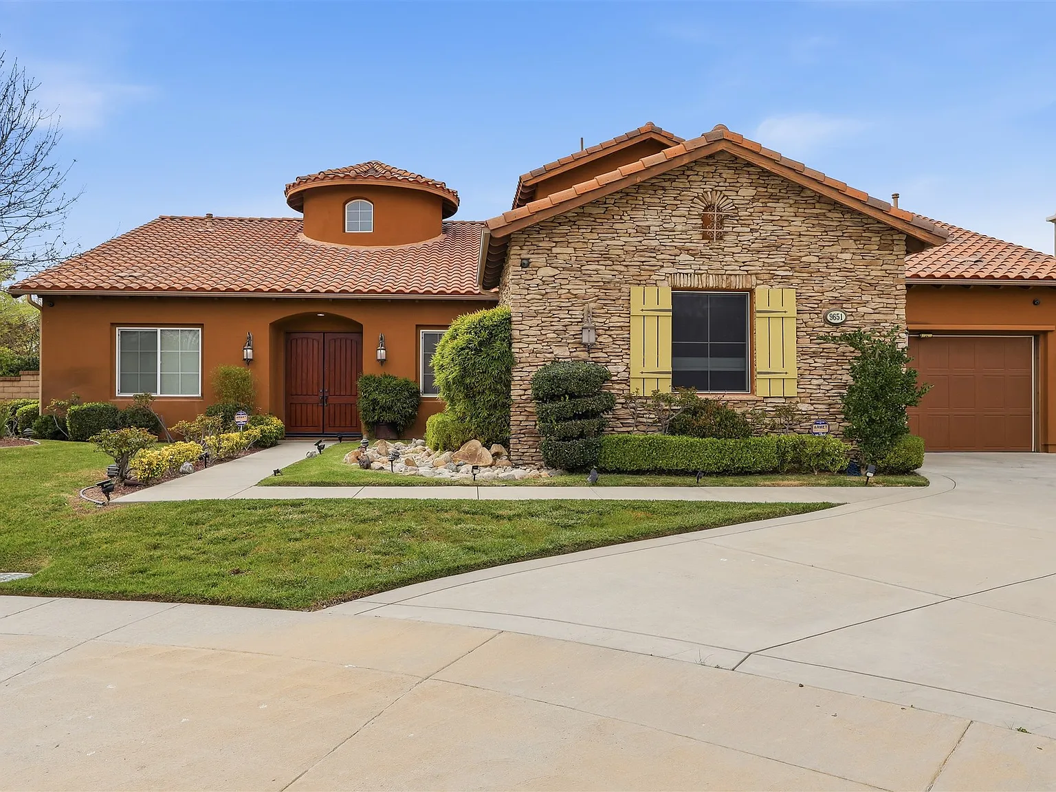 6 bed, 4482 sqft, $9,000 — Photo 2