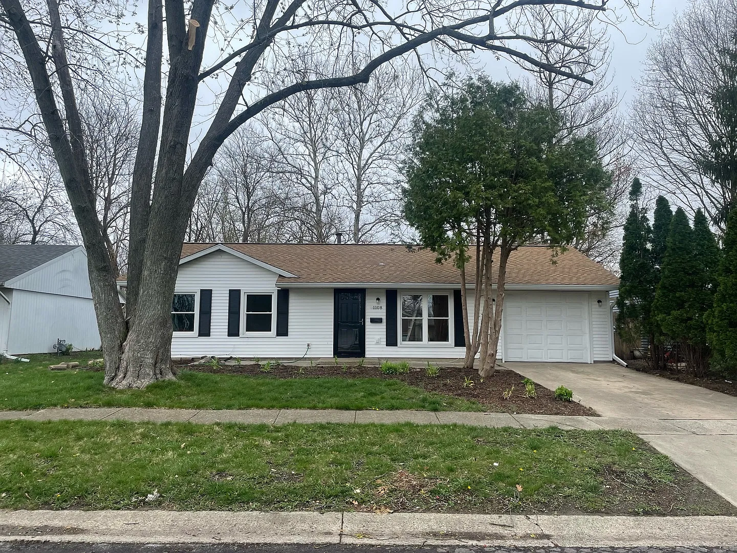 1108 Austin Dr photo 1