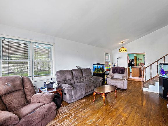 3rd image of 624 W Terrace St