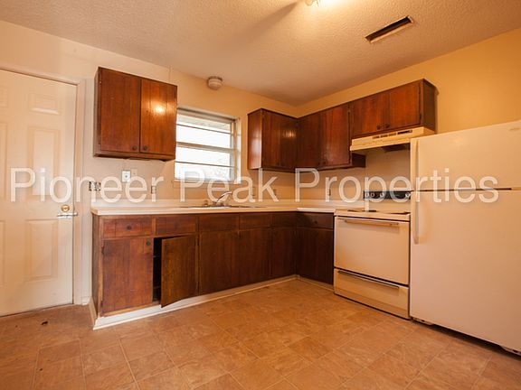 4th image of 7816 Basswood Dr