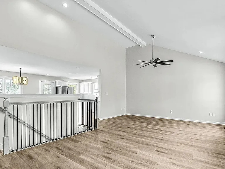 400 Newman Way — Photo 6
