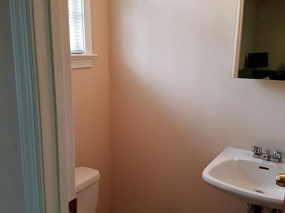 1/2 bath in Basement