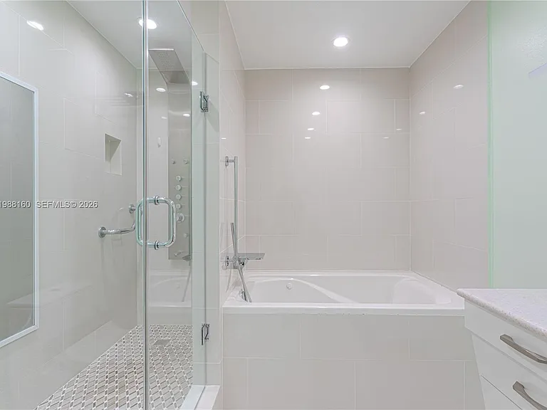 231 Poinciana Dr #401 — Photo 20