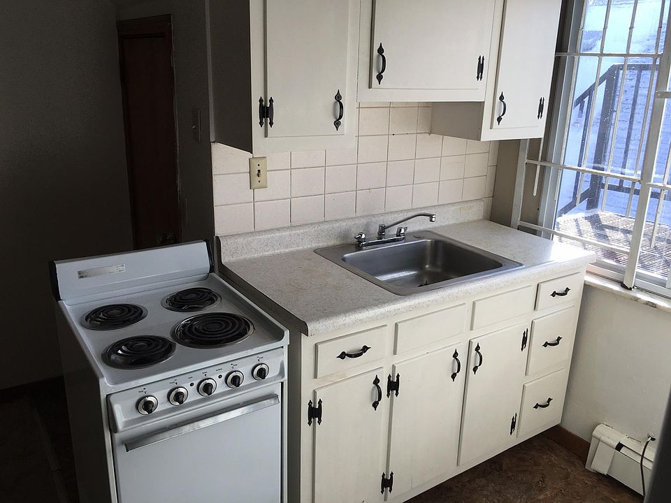 2nd image of 225 S Saint Clair St APT 4