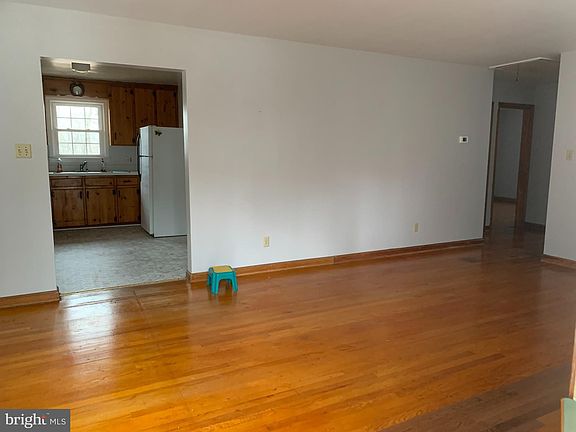 4th image of 59 Hall Ln
