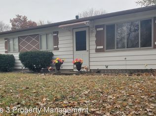 1308 Glenwood Rd, Bloomington, IL 61704