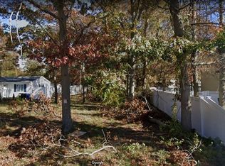 Revilo Ave, Shirley, NY 11967