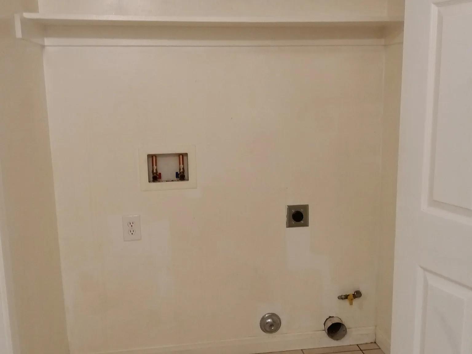 2 bed, 750 sqft, $1,200 — Photo 2