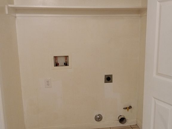 Washer/dryer hookups
