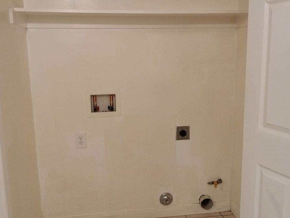Washer/dryer hookups