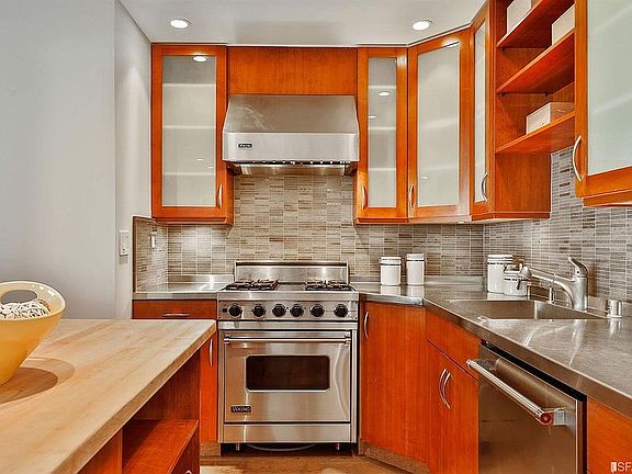 Kitchen (Viking stove)