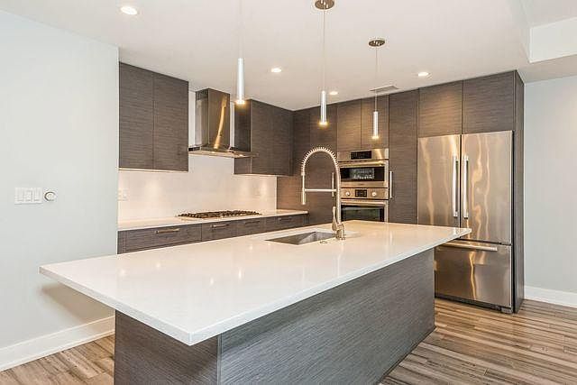 1st image of 1018 N Larrabee St #5
