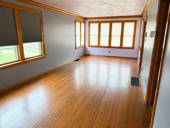 2nd image of 554 W 116th St