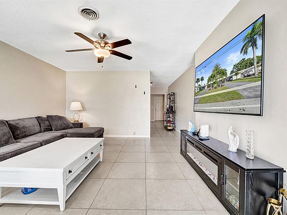 3rd image of 1623-1625 NE 45th Street