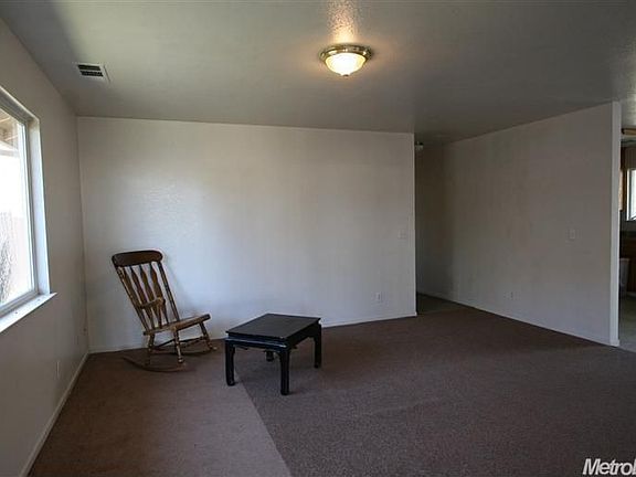 3rd image of 34 S Los Angeles Ave